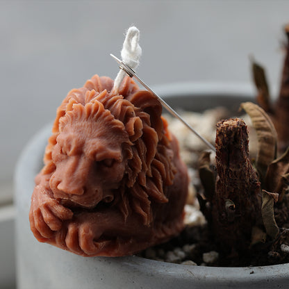 Chandelle artisanale lion parfumée bougie décorative créative cadeau cire soja naturelle écologique ambiance zen relaxation maison décoration unique artisanat cadeau original anniversaire fête bien-être aromathérapie design animal
