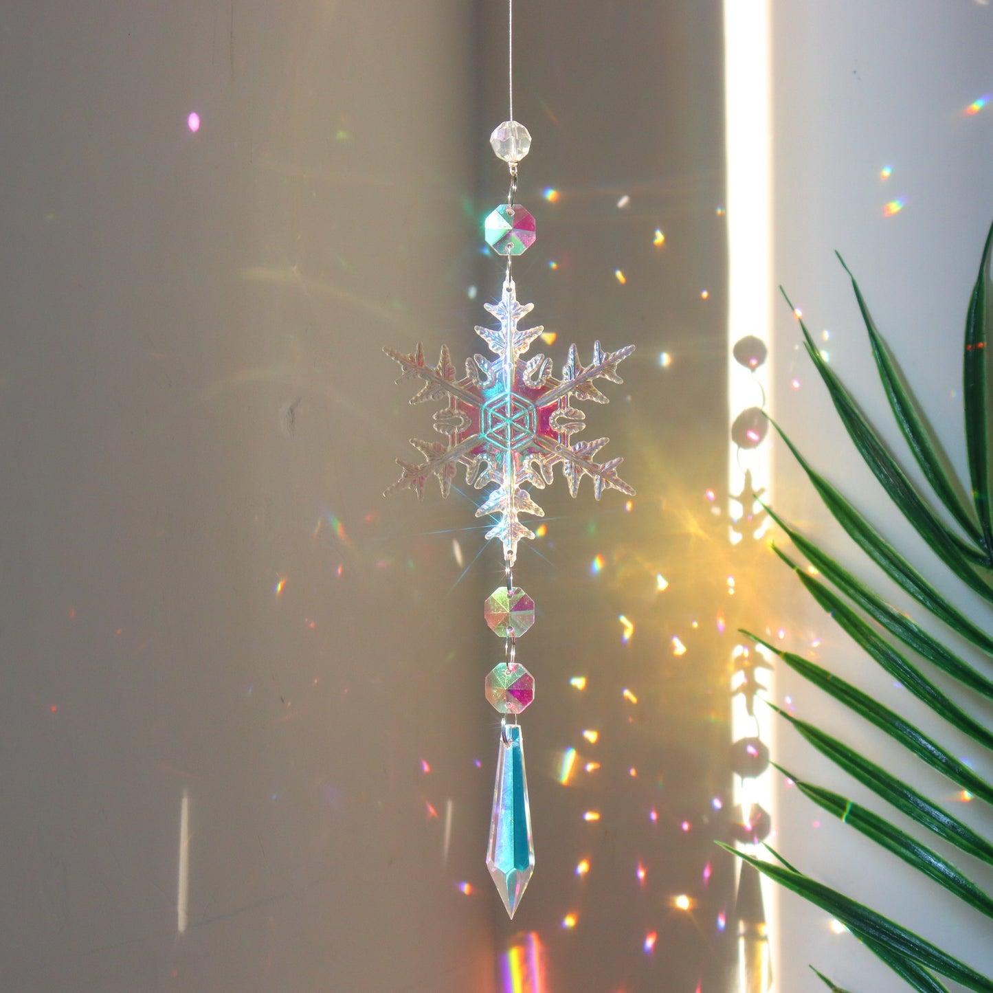 Attrape-rêves dreamcatcher capteur Noël sapin ornement décoration onirique magique spirituel mystique festif original unique créatif cadeau fêtes hiver plumes perles artisanal bohème zen ambiance cosy chaleureux
