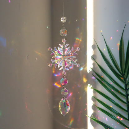 Attrape-rêves dreamcatcher capteur Noël sapin ornement décoration onirique magique spirituel mystique festif original unique créatif cadeau fêtes hiver plumes perles artisanal bohème zen ambiance cosy chaleureux
