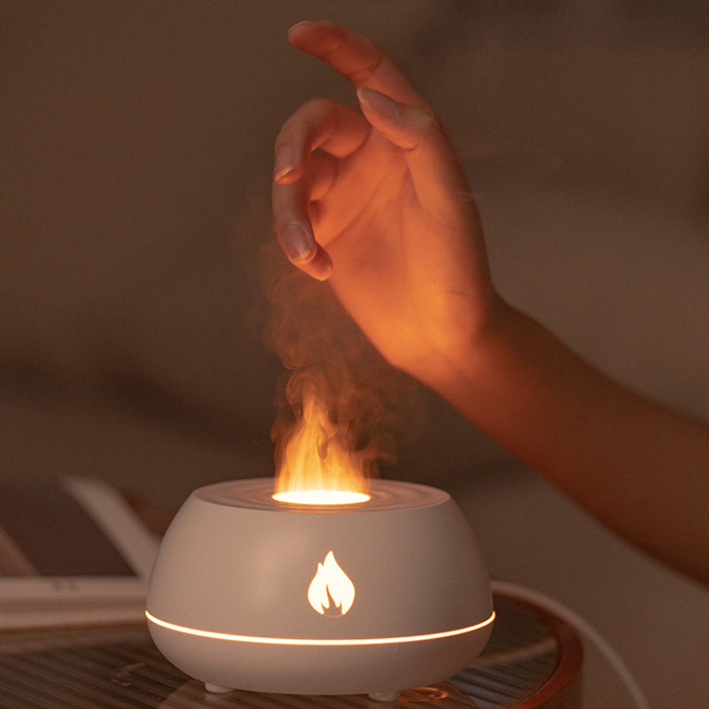 Diffuseur humidificateur FlamAroma flamme effet lumière LED USB portable compact silencieux aromathérapie huiles essentielles zen ambiance relaxation décoration moderne brume vapeur maison bureau chambre salon apaisant calme
