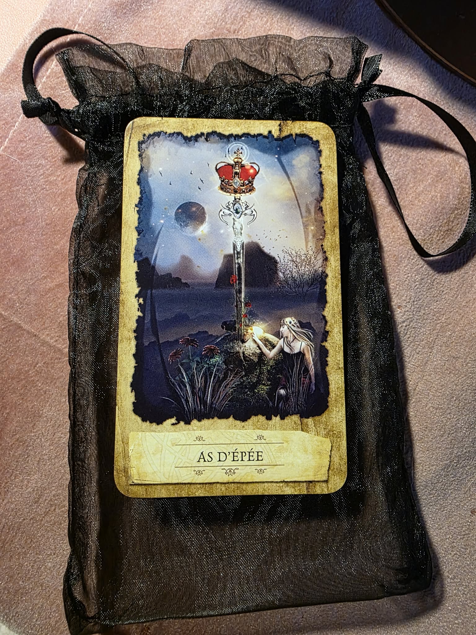 Carte Le Magicien avec pochon en dentelle noire