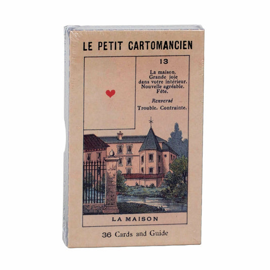 Le Petit Cartomancien — coffret rigide face avant avec carte La Maison